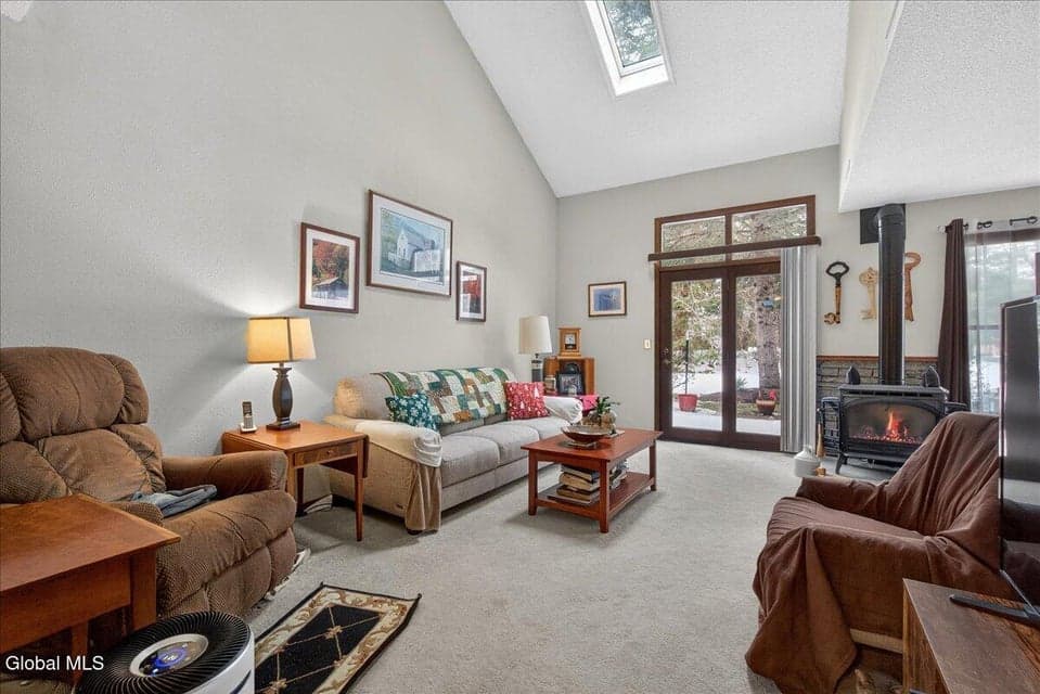 38 Stoney Creek Drive, photo 3