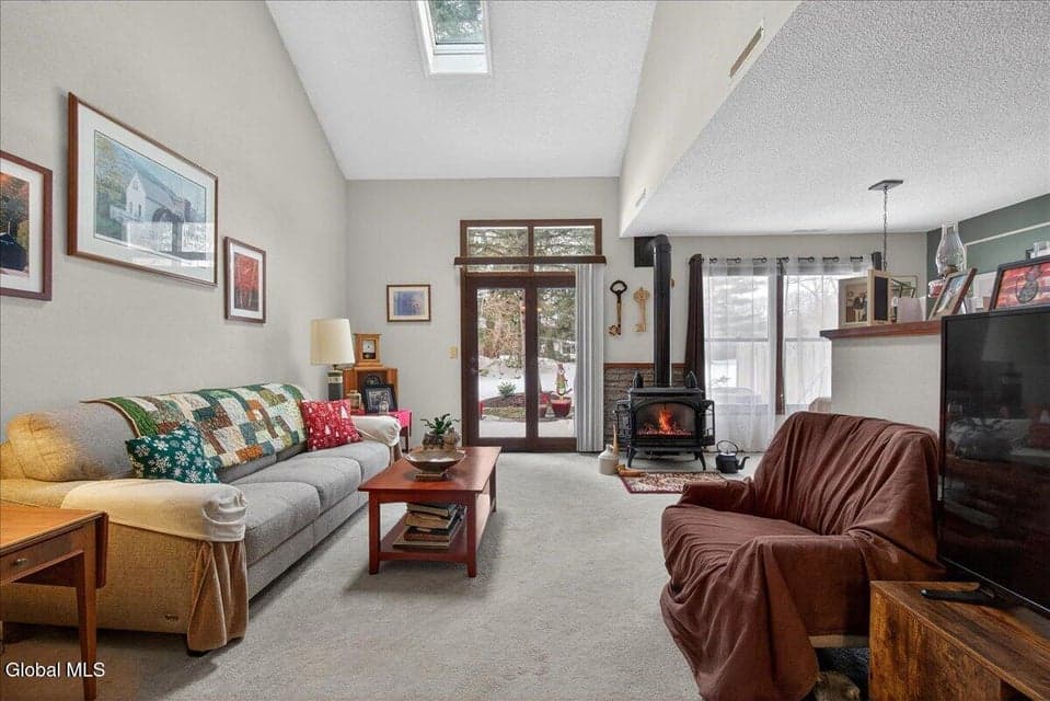 38 Stoney Creek Drive, photo 4