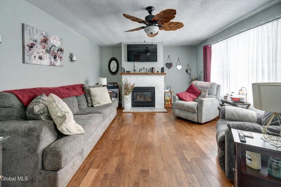 225 N Chase Street, photo 2