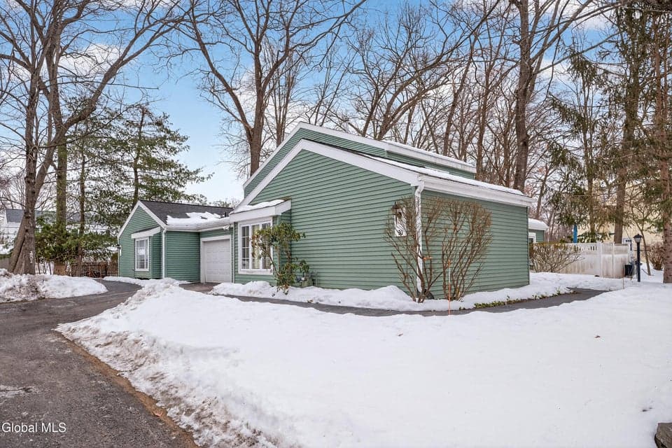 30 Willow Drive, Bethlehem, NY 12054, photo 2