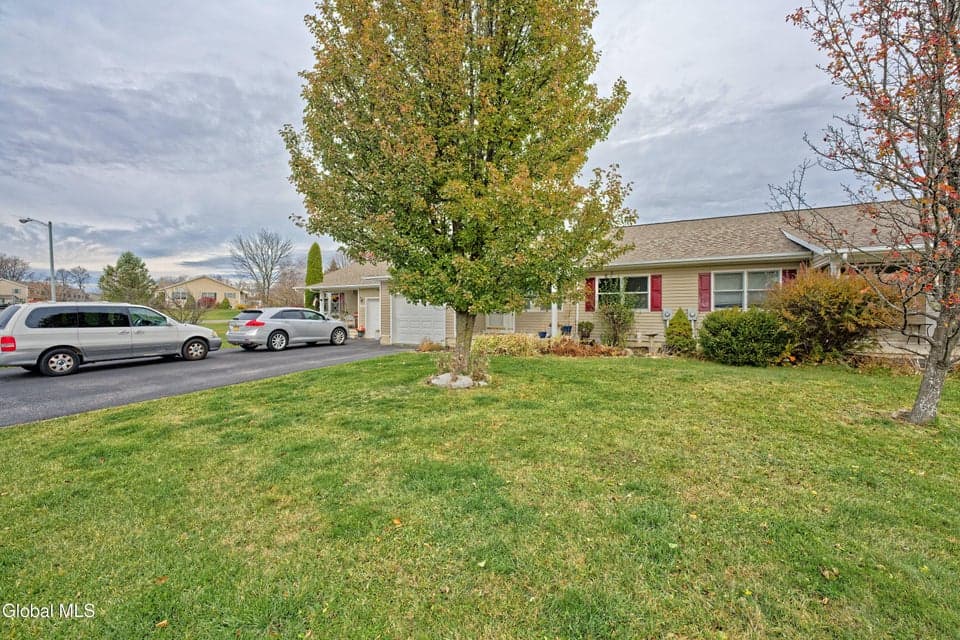 122 Skyview Drive, photo 3