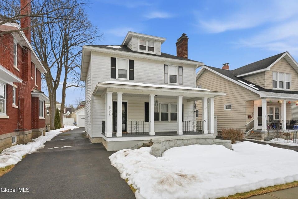 828 Decamp Avenue, photo 1