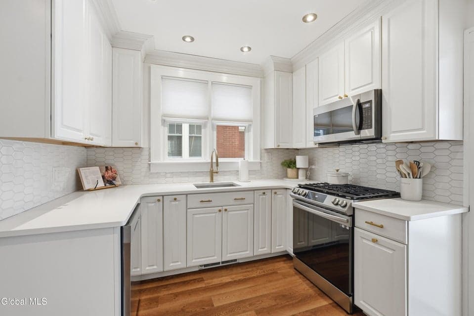 828 Decamp Avenue, photo 5