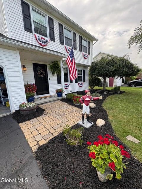 8 Corina Court, Watervliet, NY 12189, photo 2