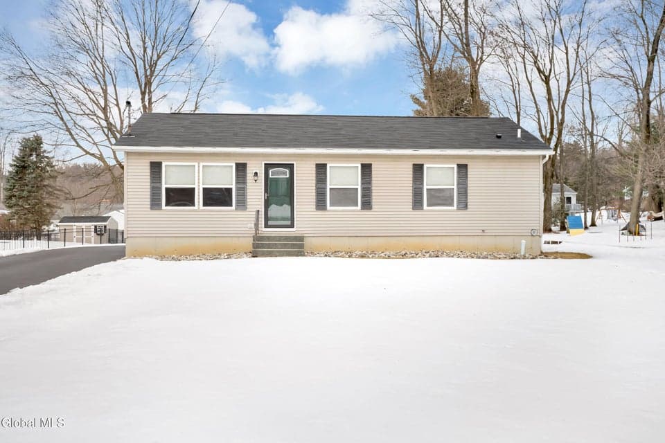 12 Clover Avenue, photo 4