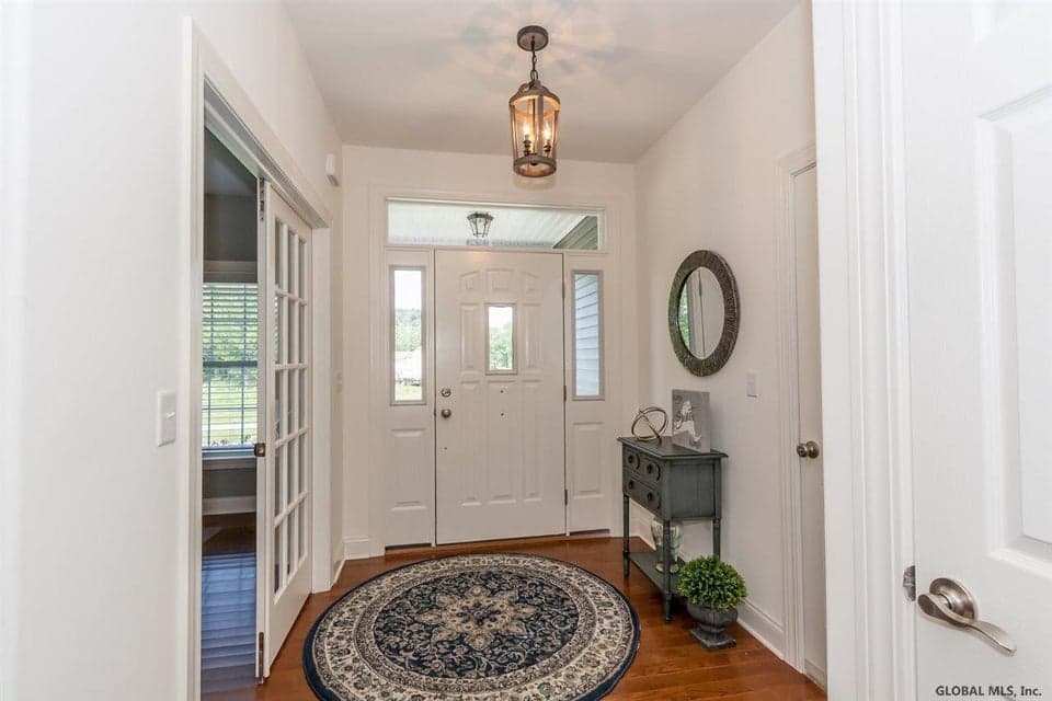 92 Lakepointe Way, photo 2