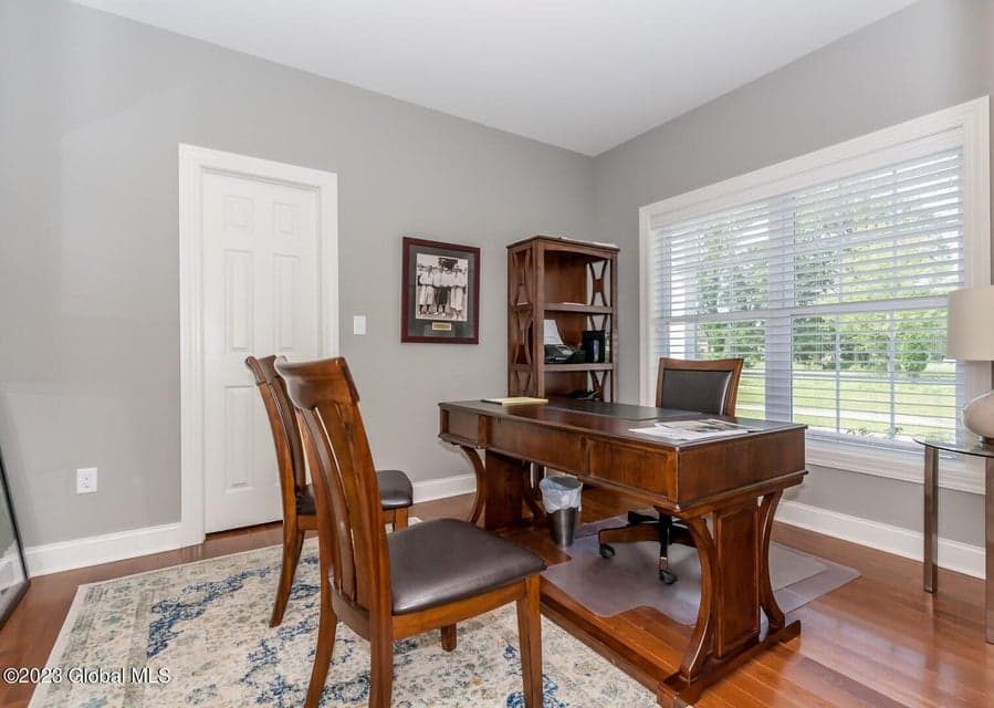 77 Lakepointe Way, photo 3