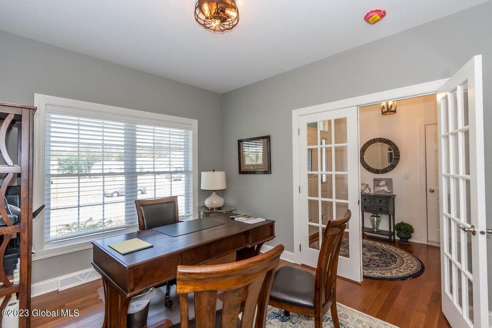 77 Lakepointe Way, photo 4