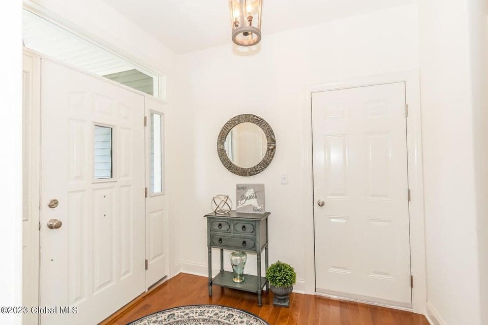 77 Lakepointe Way, photo 5