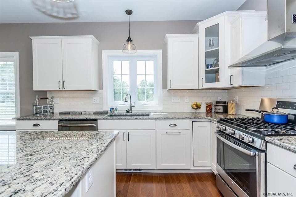 84 Lakepointe Way, photo 4