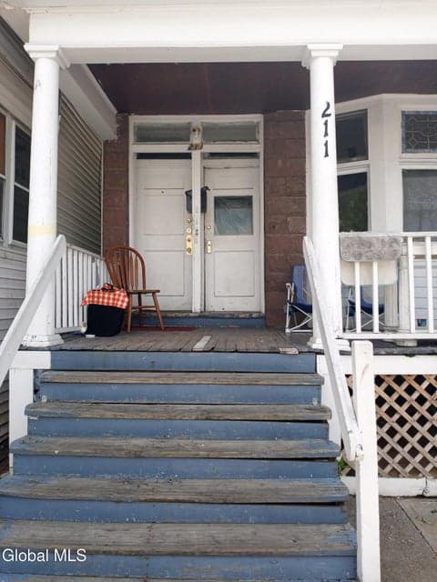 211 N Allen Street, photo 3