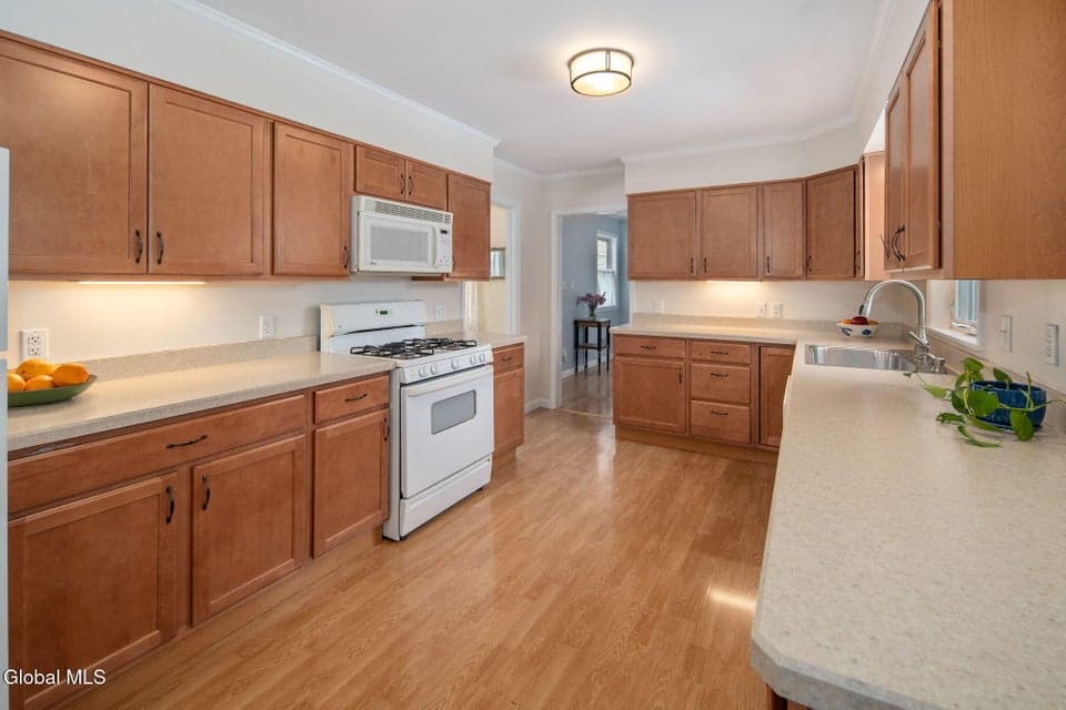 27 Croswell Street, photo 3