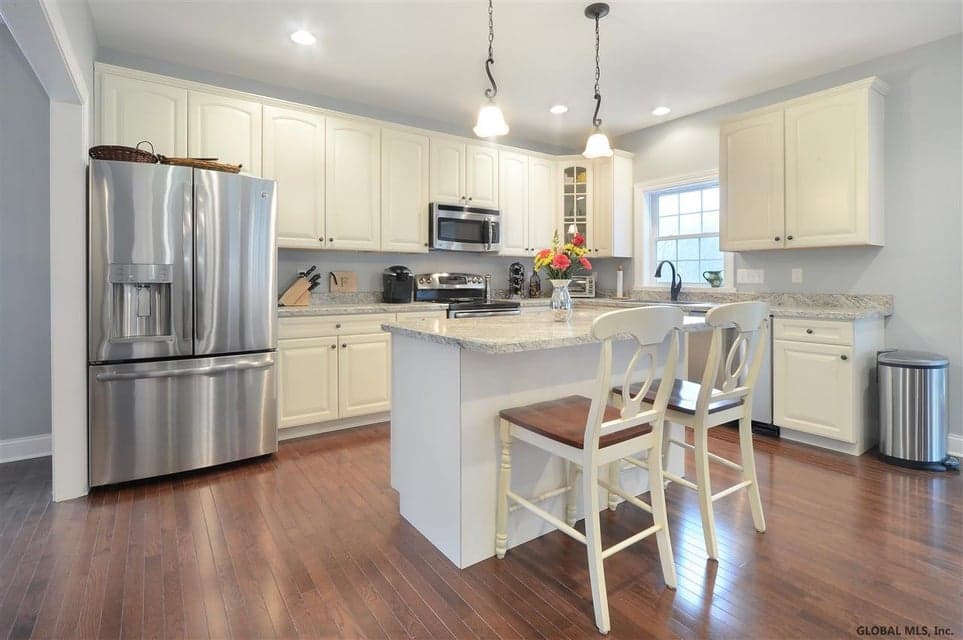 61 Lakepointe Way, photo 2