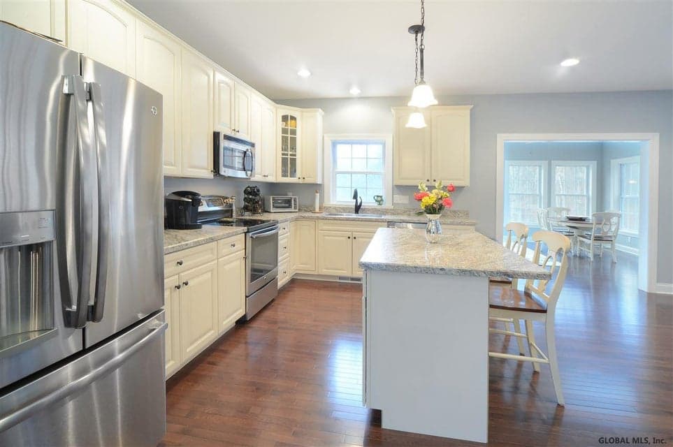 61 Lakepointe Way, photo 3