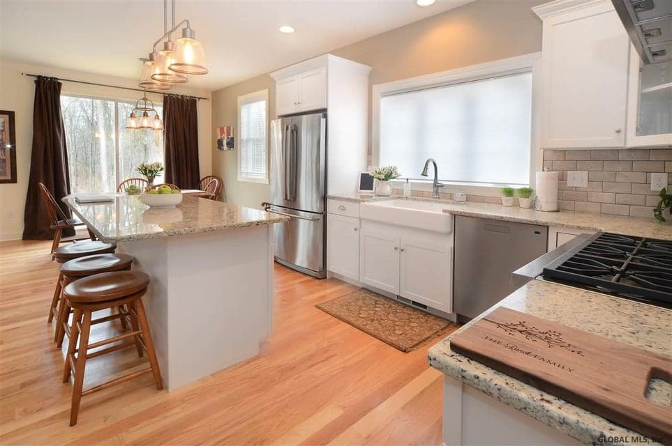 61 Lakepointe Way, photo 4