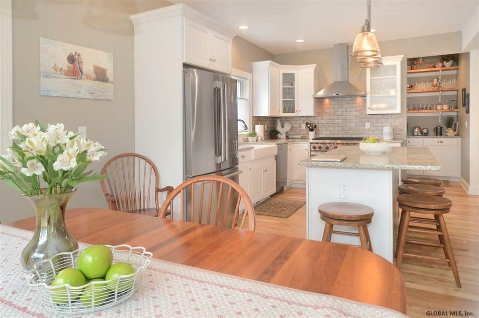 69 Lakepointe Way, photo 3