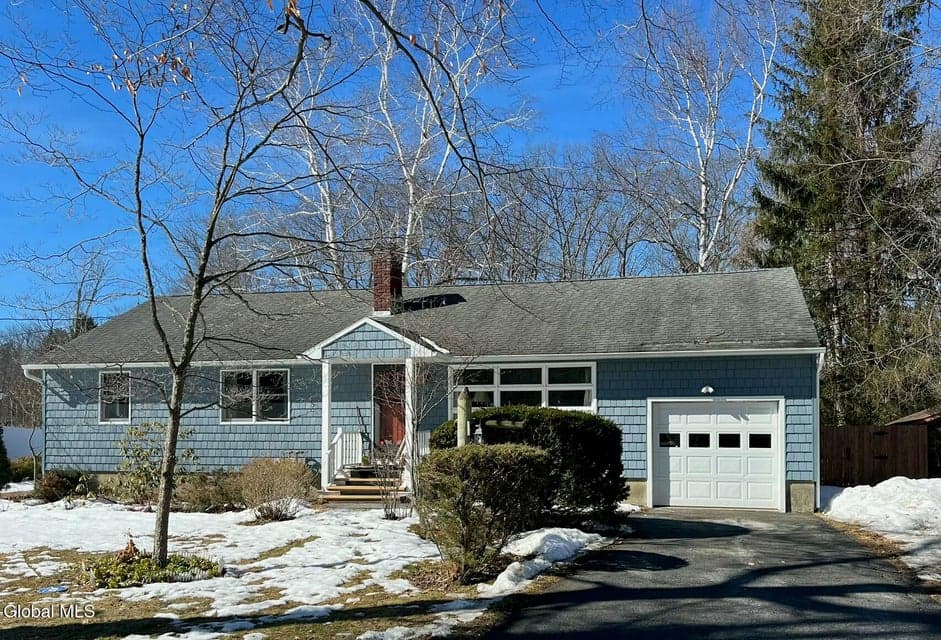 9 Forest Road