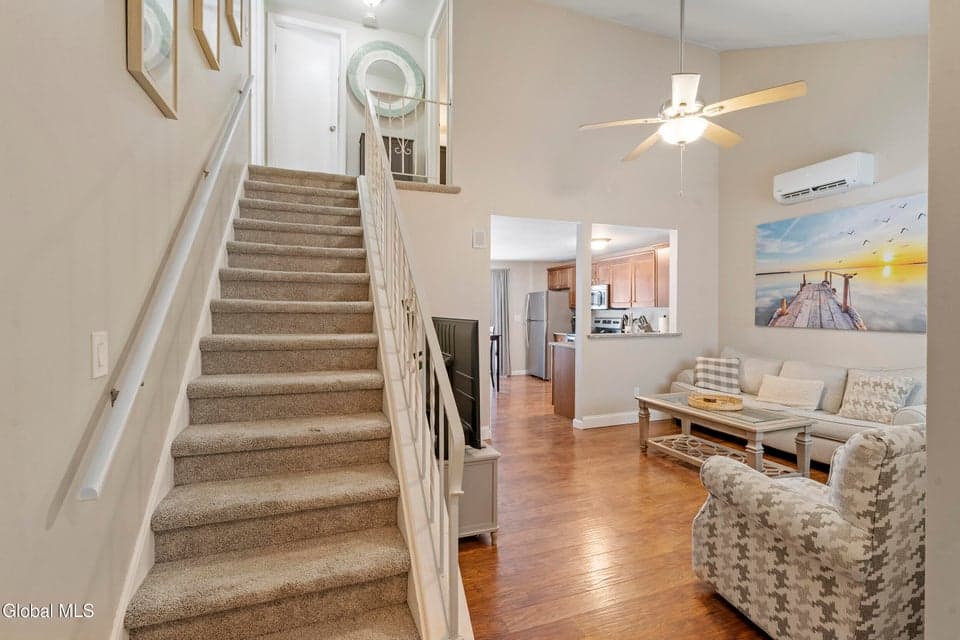 79 Pepperbush Place, photo 2