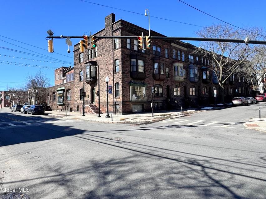 204 Lancaster Street, photo 3