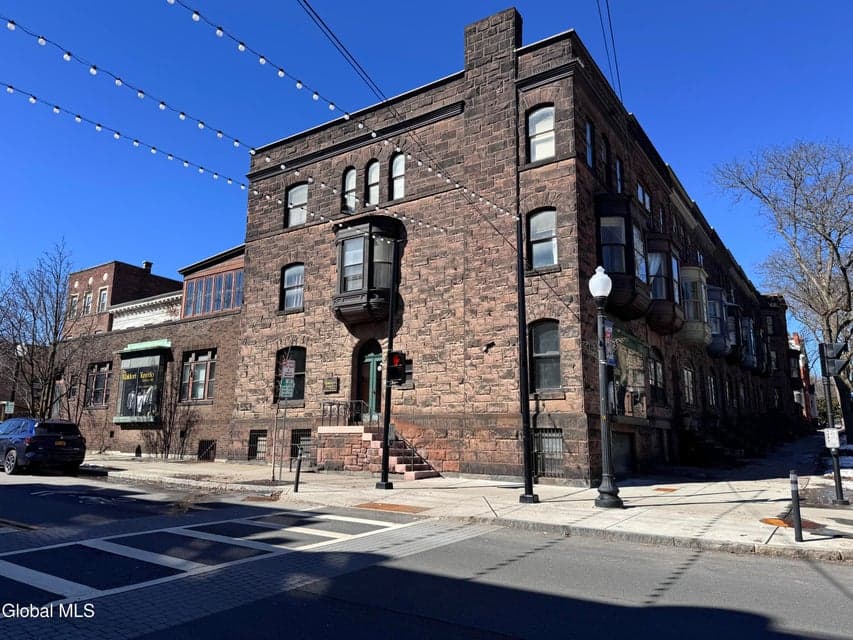 204 Lancaster Street, photo 2