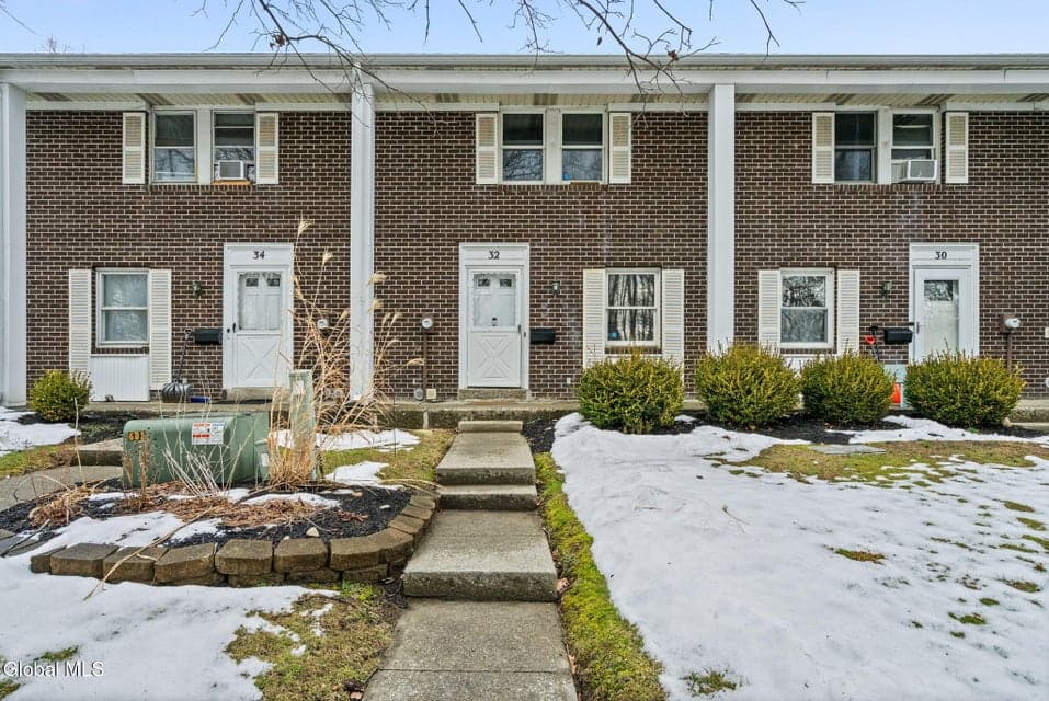 32 Maxwell Drive, Troy, NY, photo 1