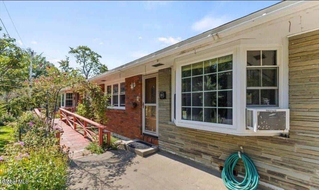 1911 Golf Avenue, photo 1