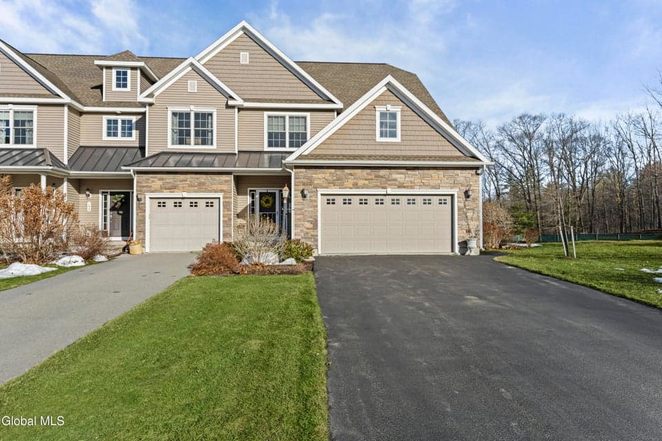 151 Fieldstone Drive, photo 2
