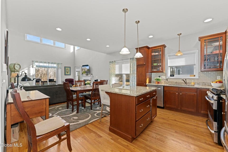 151 Fieldstone Drive, photo 5