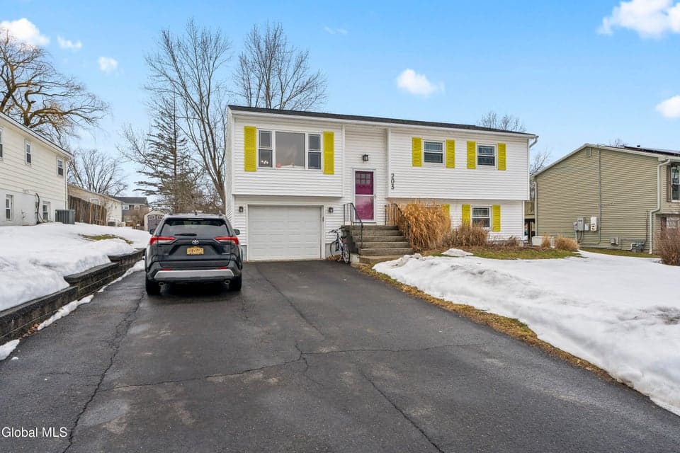 203 Deerfield Court, photo 1