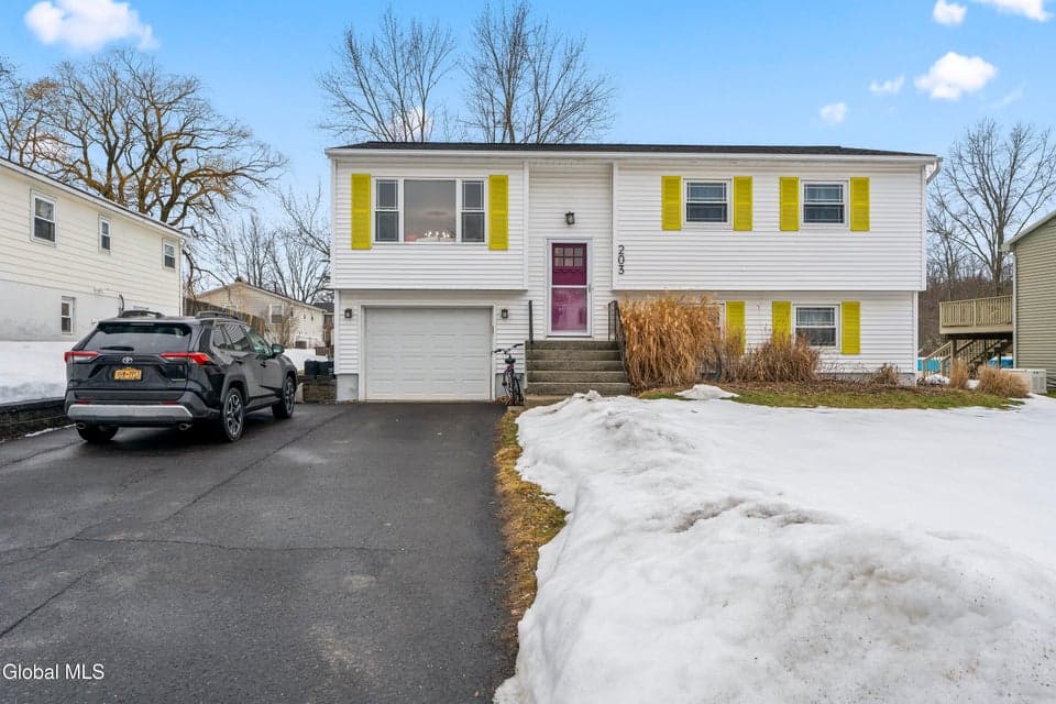 203 Deerfield Court, photo 2