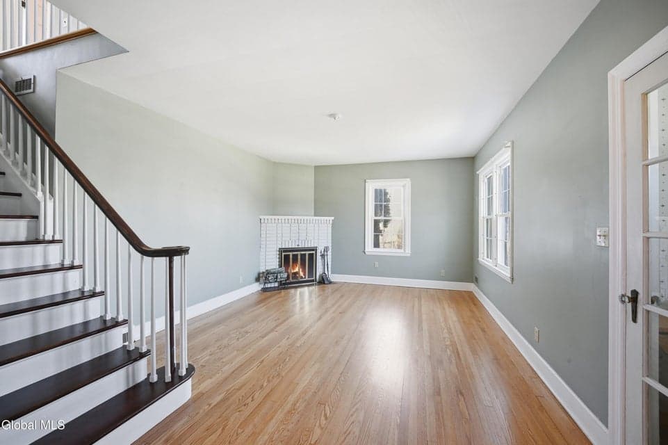 48 Van Schoick Avenue, photo 4