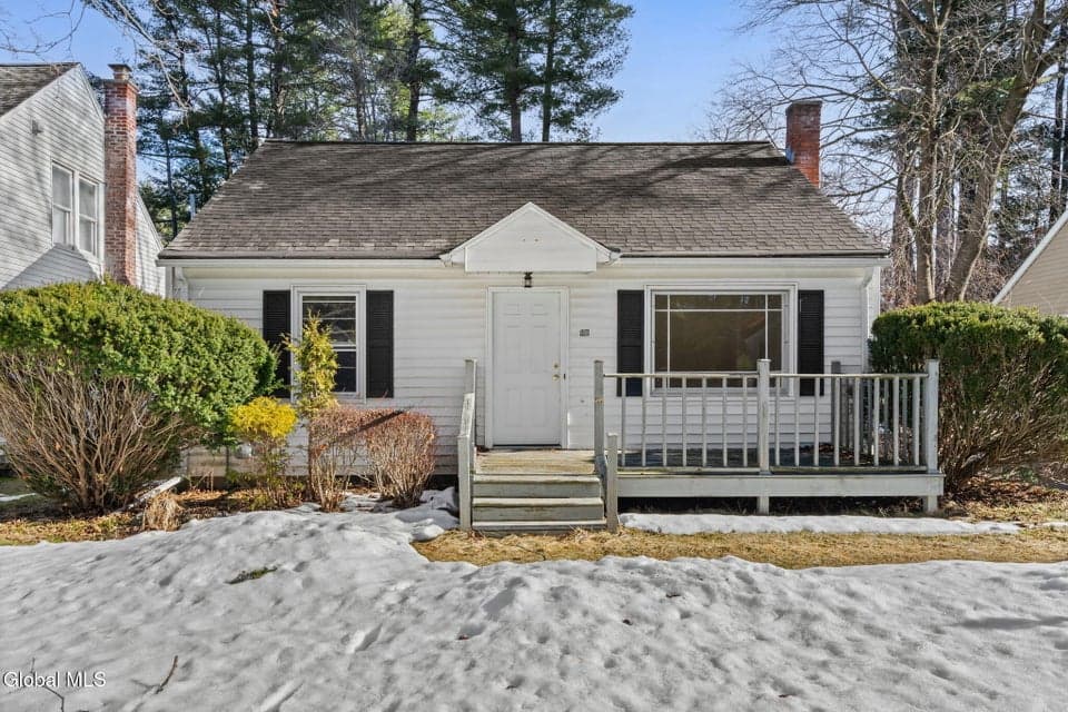 27 Dresden Court, Guilderland, NY, photo 2