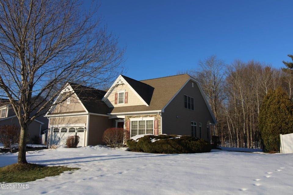 58 Chatsworth Way, photo 2