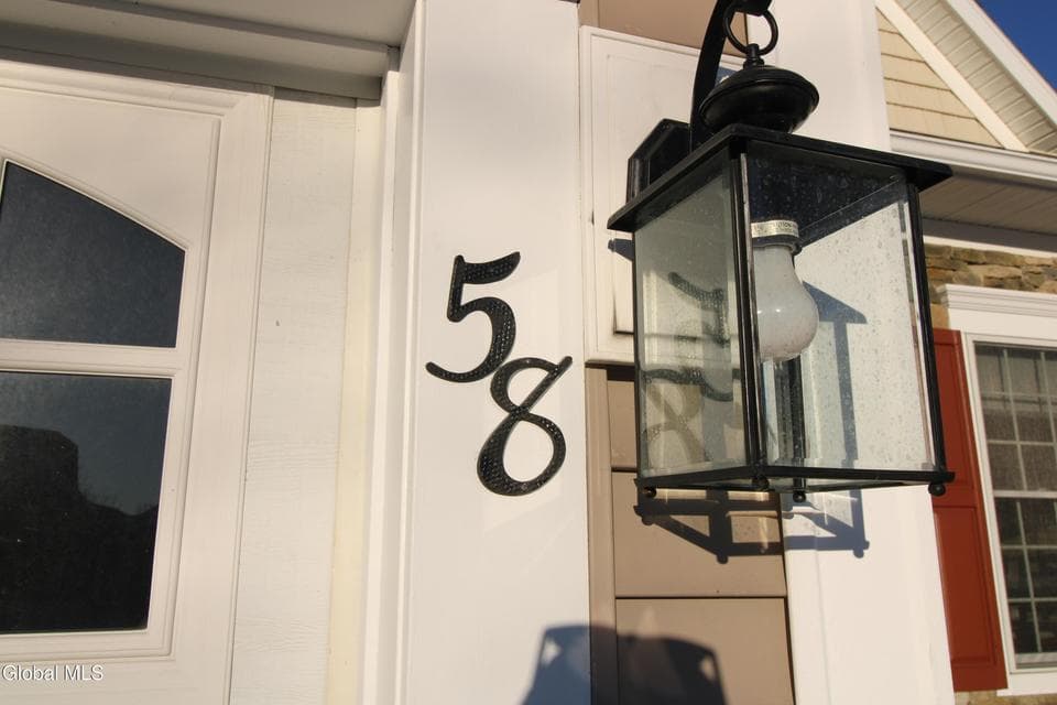58 Chatsworth Way, photo 3