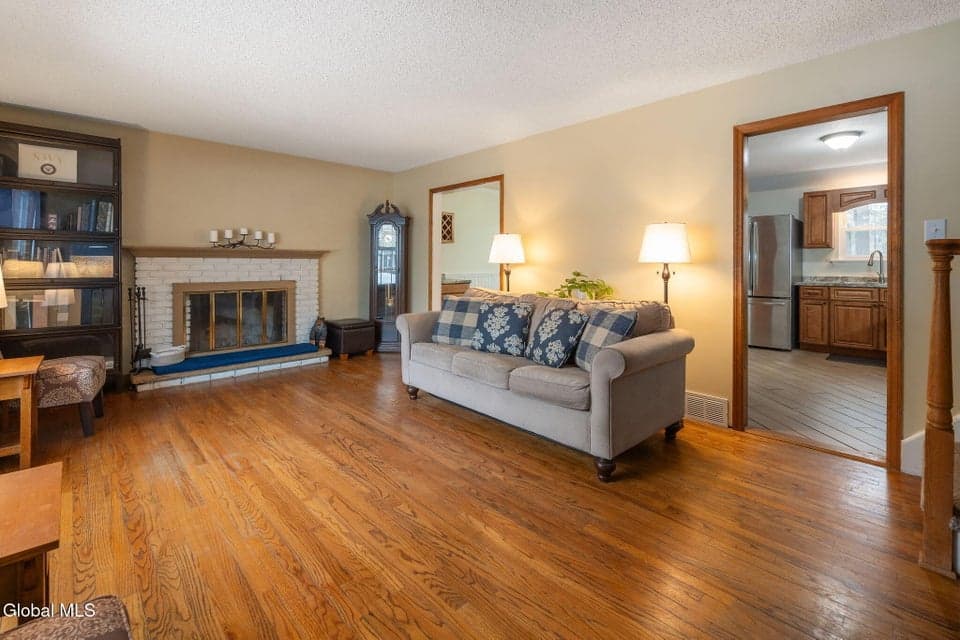 60 Vichy Drive, Saratoga Springs, NY, photo 4