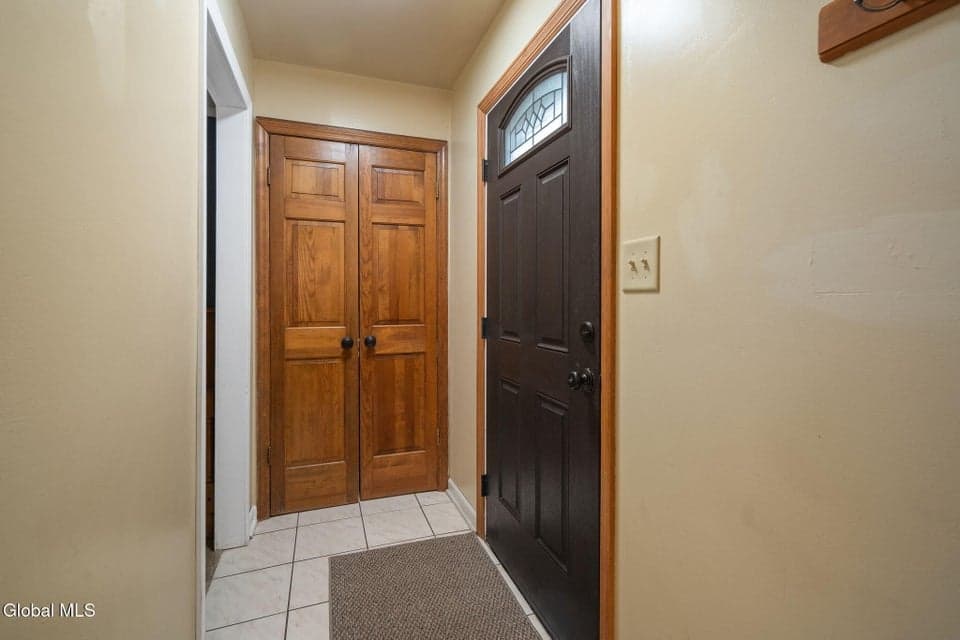 60 Vichy Drive, Saratoga Springs, NY, photo 3