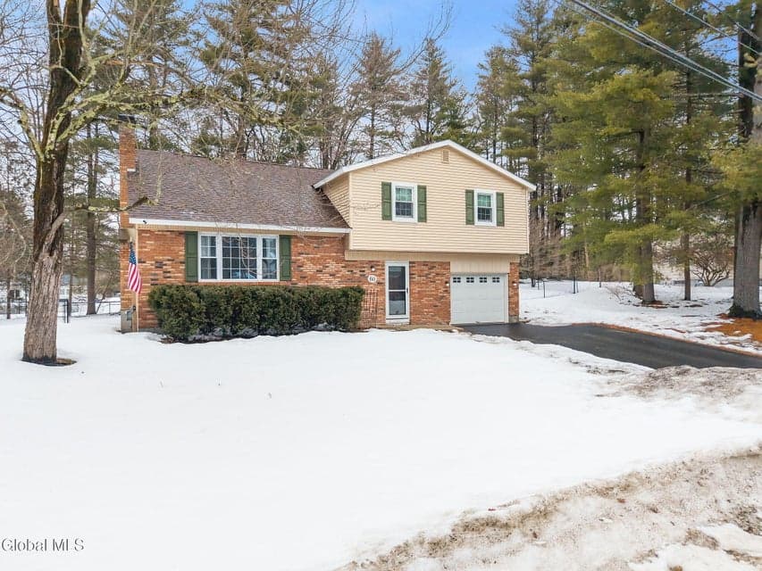 60 Vichy Drive, Saratoga Springs, NY, photo 1