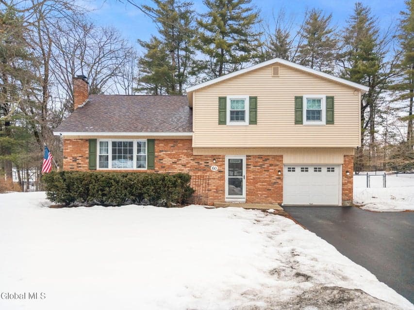 60 Vichy Drive, Saratoga Springs, NY, photo 2