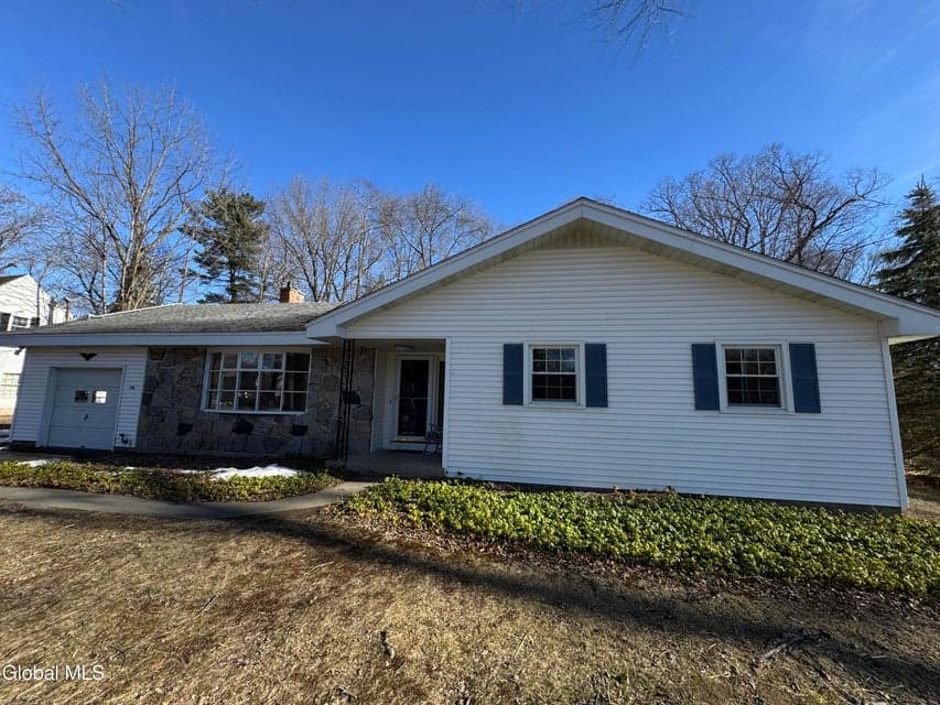 196 Kenwood Avenue, photo 1