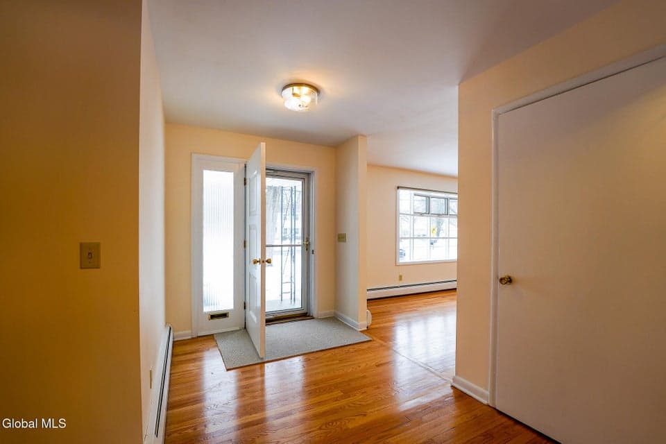 196 Kenwood Avenue, photo 2