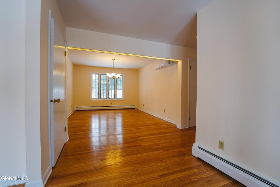 196 Kenwood Avenue, photo 3
