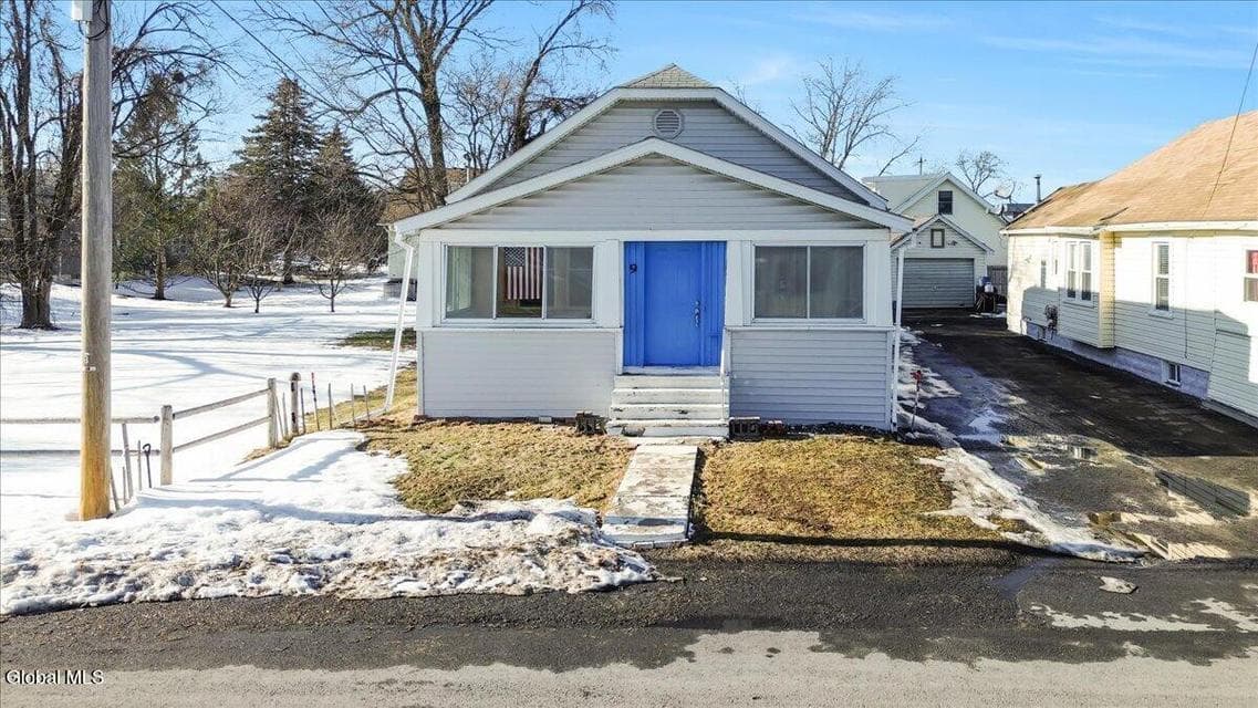 9 Elmhurst Avenue, photo 1