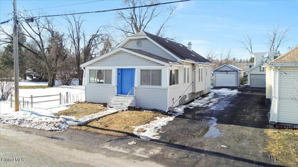 9 Elmhurst Avenue, photo 2