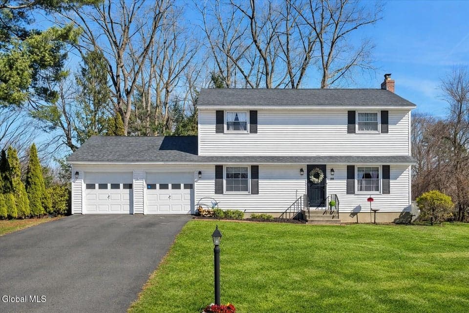 29 Bayberry Drive, photo 1