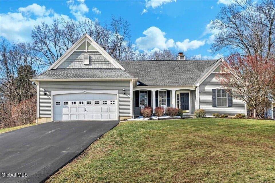 31 Summerfield Circle, Halfmoon, NY, photo 2