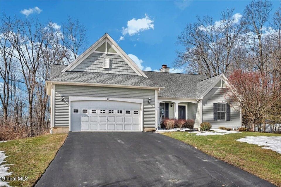 31 Summerfield Circle, Halfmoon, NY, photo 3