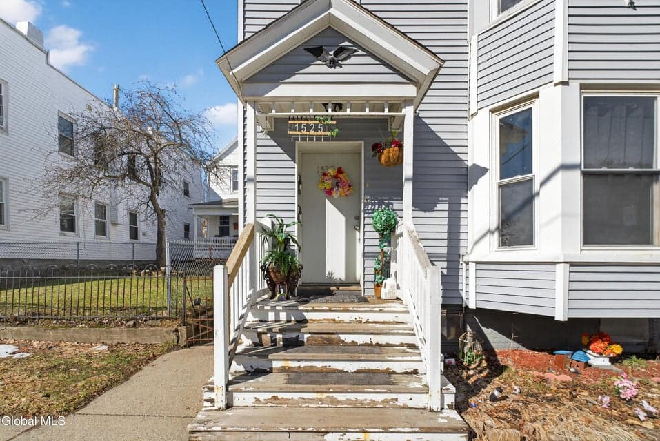 1525 6th Avenue, photo 2