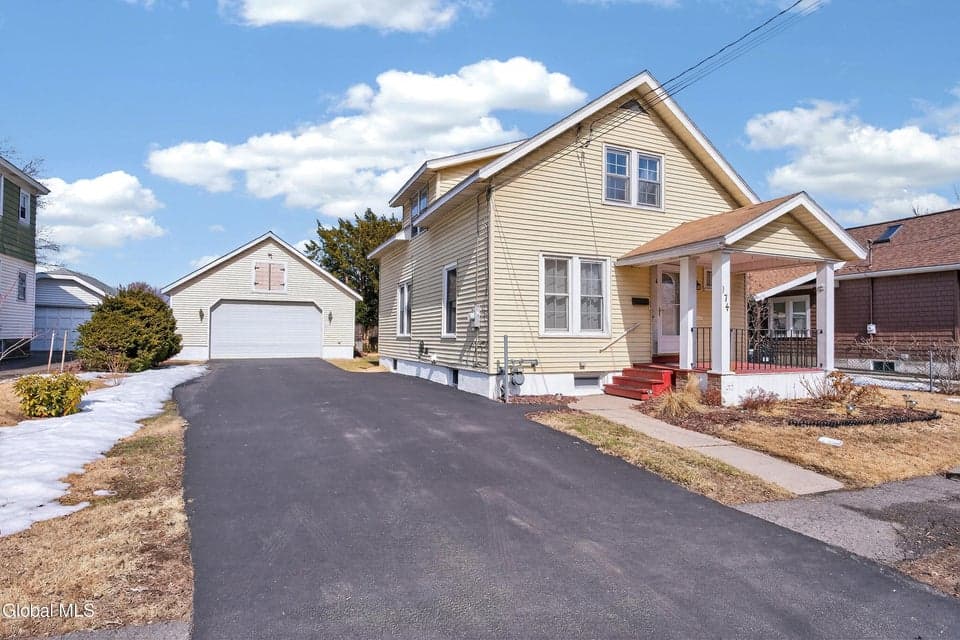 174 6th Street, photo 1