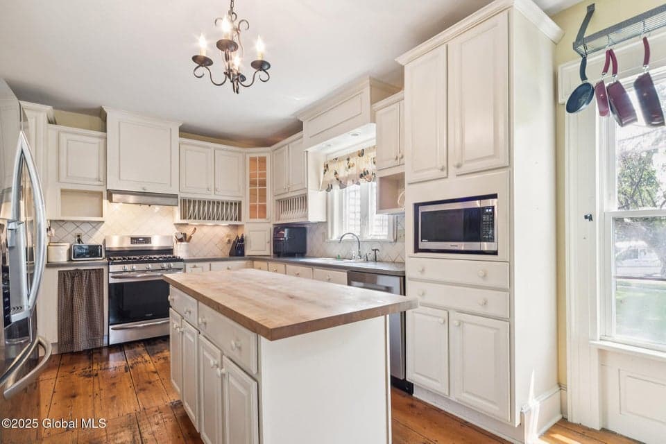 272 Main Street, photo 5
