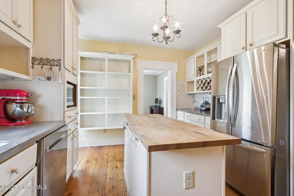272 Main Street, photo 4